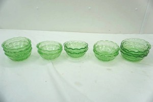 lot 129 image: Depression Glass ice cream dish