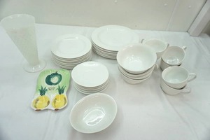 lot 139 image: No Sale Dinnerware Lot