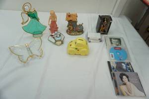 lot 140 image: No Sale Home Decor & Music Lot