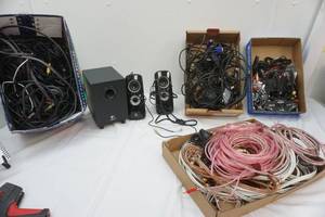 lot 141 image: No Sale Electronics Cord Lot