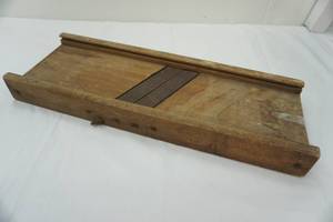 lot 2 image: kraut cutter 26x 9