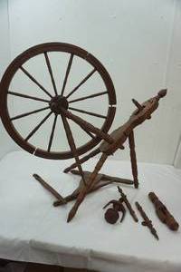 lot 14 image: 19th Century Spinning Wheel