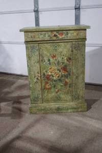 lot 22 image: cabinet with 1 drawer and 1 door (locking wkey)