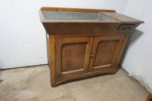 lot 35 image: antique wash basin