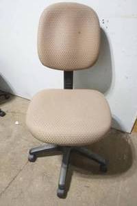 lot 39 image: Adjustable Office Chair-taupe colored