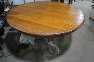 lot 40 image: Antique Clawfoot Oak Table
