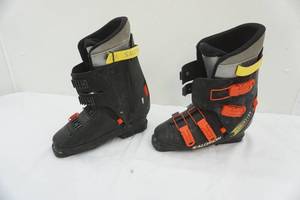 lot 43 image: Skit Boots