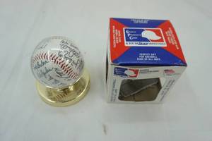 lot 51 image: Collectors Major League Autographed Baseball