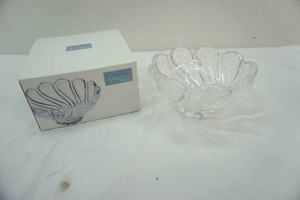 lot 54 image: Celebrations by Mikasa glass bowl