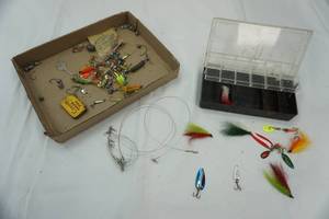 lot 169 image: fishing tackle lot sinkersDardevlesleaders