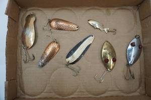 lot 171 image: fishing lures red eye wigglersDardevles