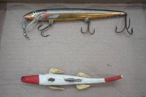 lot 178 image: vintage spearing decoy 6 & floating Rapala 7
