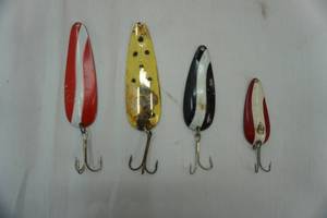 lot 182 image: Dardevles fishing lures