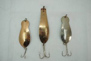 lot 181 image: Dr. Spoon & 2 KB fishing Lures