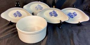 lot 50 image: Pfaltzgraff Yorktowne 4 Au Gratin Baking Dishes and Heritage White 408 Round Casserole Dish