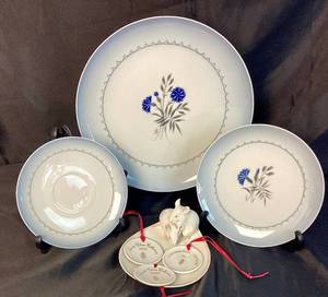 lot 57 image: Bing and Grondal Collection - Mouse Dish #1562, 10 Cornflower Plate, Salad Plate, Saucer and Christmas Ornaments