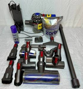 lot 55 image: Dyson v8 Absolute