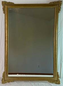 lot 79 image: Vintage Gold Ornate Corners Mirror