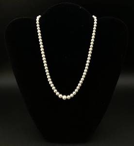 lot 12 image: Cultured Pearl Necklace Graduated Sizes 17 L