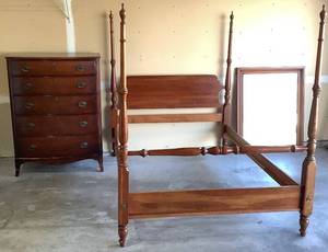 lot 75 image: Kindel Bedroom Set - 4 Poster Full Bed, Dresser and Mirror
