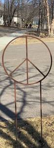 lot 74 image: Peace Sign Iron Yard Art