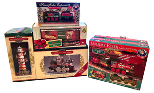 lot 225 image: Christmas Holiday Trains & Decor
