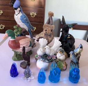 lot 96 image: Bird Figurines - Blue Jays, Doves, Ducks & More