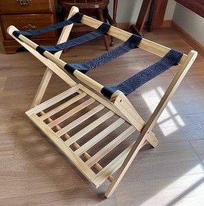 lot 114 image: Folding Luggage Rack