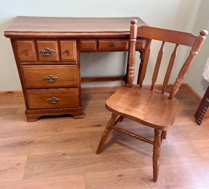 lot 111 image: Oak Desk With Chair