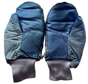 lot 118 image: Vintage Snowline Ski Mitts