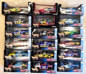 lot 74C image: (18) Nascar Hot Wheels Racing Model Cars