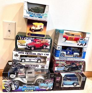 lot 50C image: (9) Collector Chevy & Ford Model Cars Including Model T Ambulance