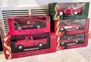 lot 46C image: (5) Scale Model Cars Including Corvettes, Mustangs & Thunderbirds