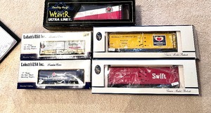 lot 34B image: (7) Freight Train Cars Including Weaver, Labatts & Crown Model #2000 & #2001