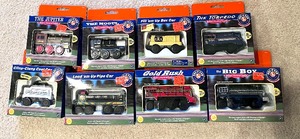 lot 26B image: Eight Miniature Lionel Train Figurines, New in Package