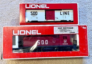 lot 25 image: Lionel Soo Line Box Car & Switcher