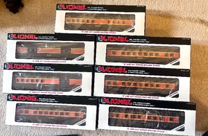lot 32 image: (7) Lionel Illinois Central Box Cars