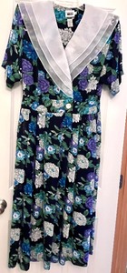 lot 157 image: Vintage Floral Leslie Fay Dress