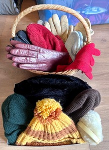 lot 161 image: Assortment of Winter Hats & Gloves