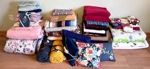 lot 103 image: Large Assortment of Linens