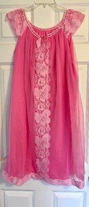 lot 164 image: Stunning VintageMiss Elaine Vintage Hot Pink Nightgown