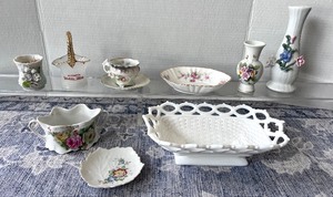 lot 168 image: Pretty Vintage Porcelain Decorative Glass
