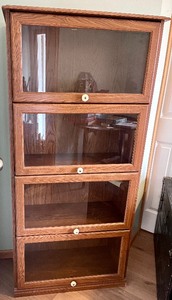 lot 40 image: Four Shelf Barrister Bookcase