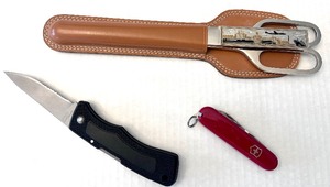lot 180 image: Vintage Scissors in Leather Sheath, Coyote 6412 Knife & Swiss Army Knife