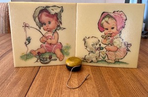 lot 179 image: Vintage 1960s Pete Hawley Wall Plates & Yoyo