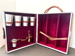 lot 193 image: Vintage Travel Bar