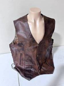 lot 138 image: All-State Leather Riding Vest - Size 60