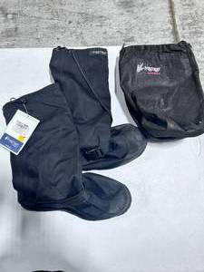lot 71 image: Frogg Leggs Overshoe Set - Size Medium
