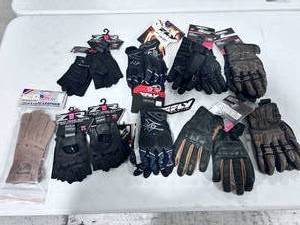 lot 291 image: Bike and Weight lifter Gloves - Sizes vary