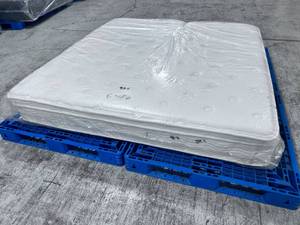 lot 4 image: 12 Plush Euro Top King Mattress